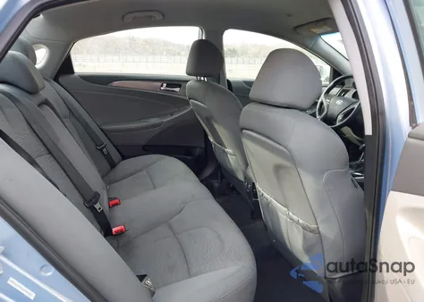 2013 Hyundai Sonata Hybrid z USA, uszkodzony, nr VIN KMHEC4A49DA076558